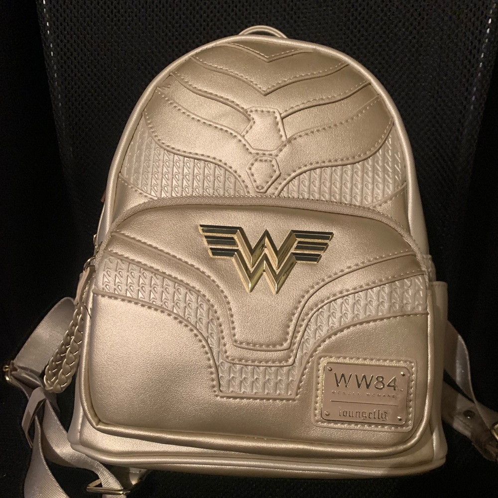 Loungefly Wonder Woman 1984 DC Comics Metallic Gold/Champagne Mini Backpack- NWT